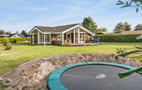 Nice Home In Væggerløse With Wifi Bogø By